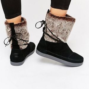 Toms Black Faux Fur Nepal Boots